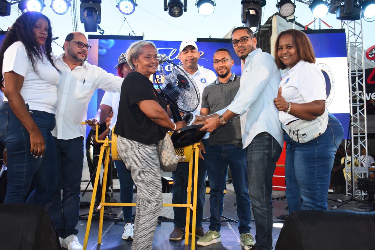Freilin Urbáez celebra el Día de las Madres en San Luis