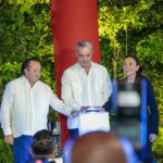 El ministro de la Presidencia, José Ignacio Paliza; el presidente de la República, Luis Abinader; y la alcaldesa del Distrito Nacional, Carolina Mejía.