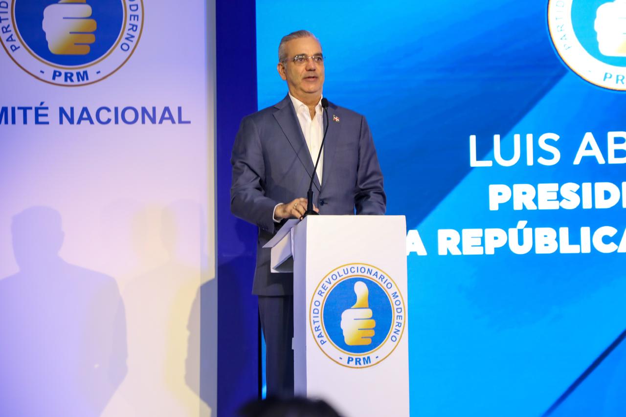 El presidente de la República y líder del Partido Revolucionario Moderno (PRM), Luis Abinader