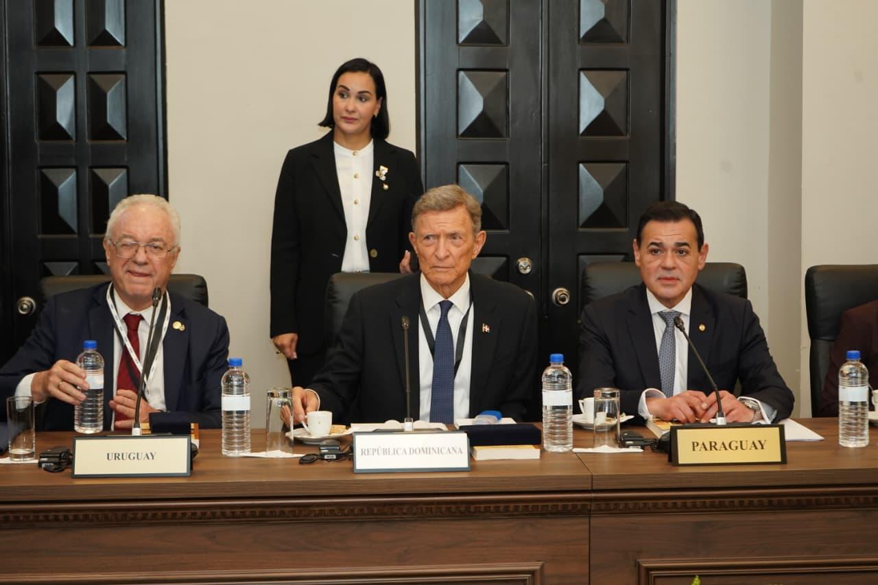 Ministro de Relaciones Exteriores, Roberto Álvarez.