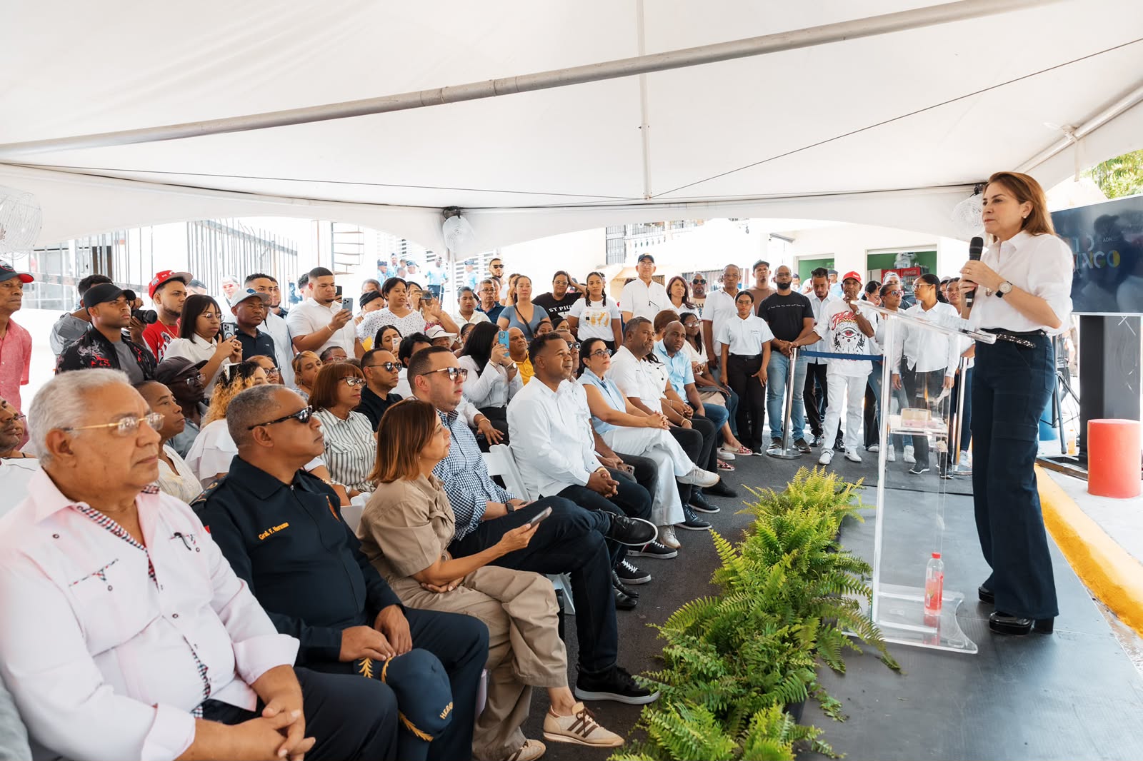 La alcaldesa durante su discurso de inauguración del Parque Monumental en Los Girasoles.
