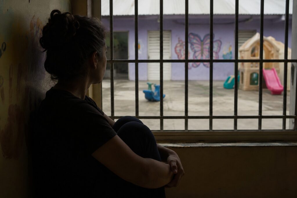 El precio de sobrevivir: cuando el refugio se convierte en cárcel