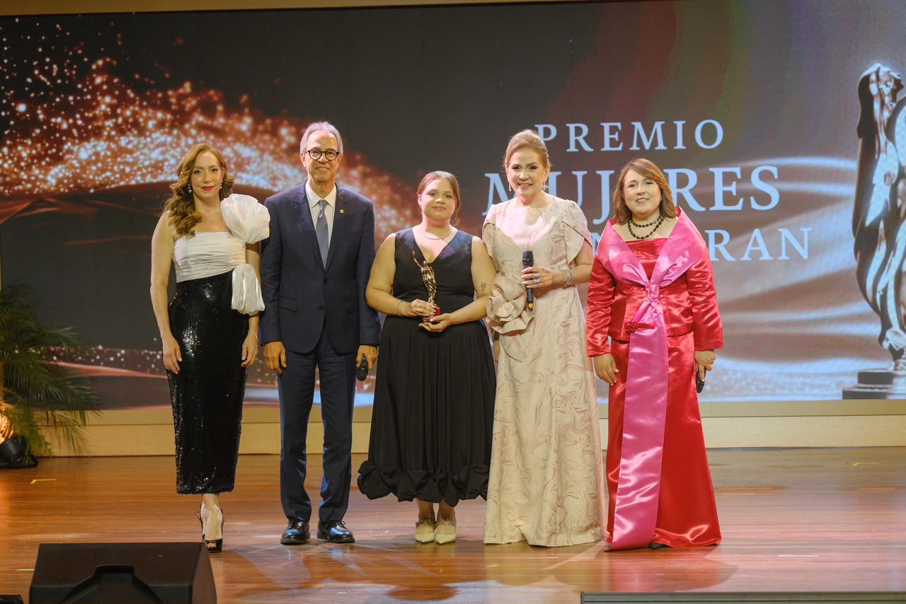 La comunicadora Jatnna Tavárez sumó un nuevo e importante hito a su admirable carrera