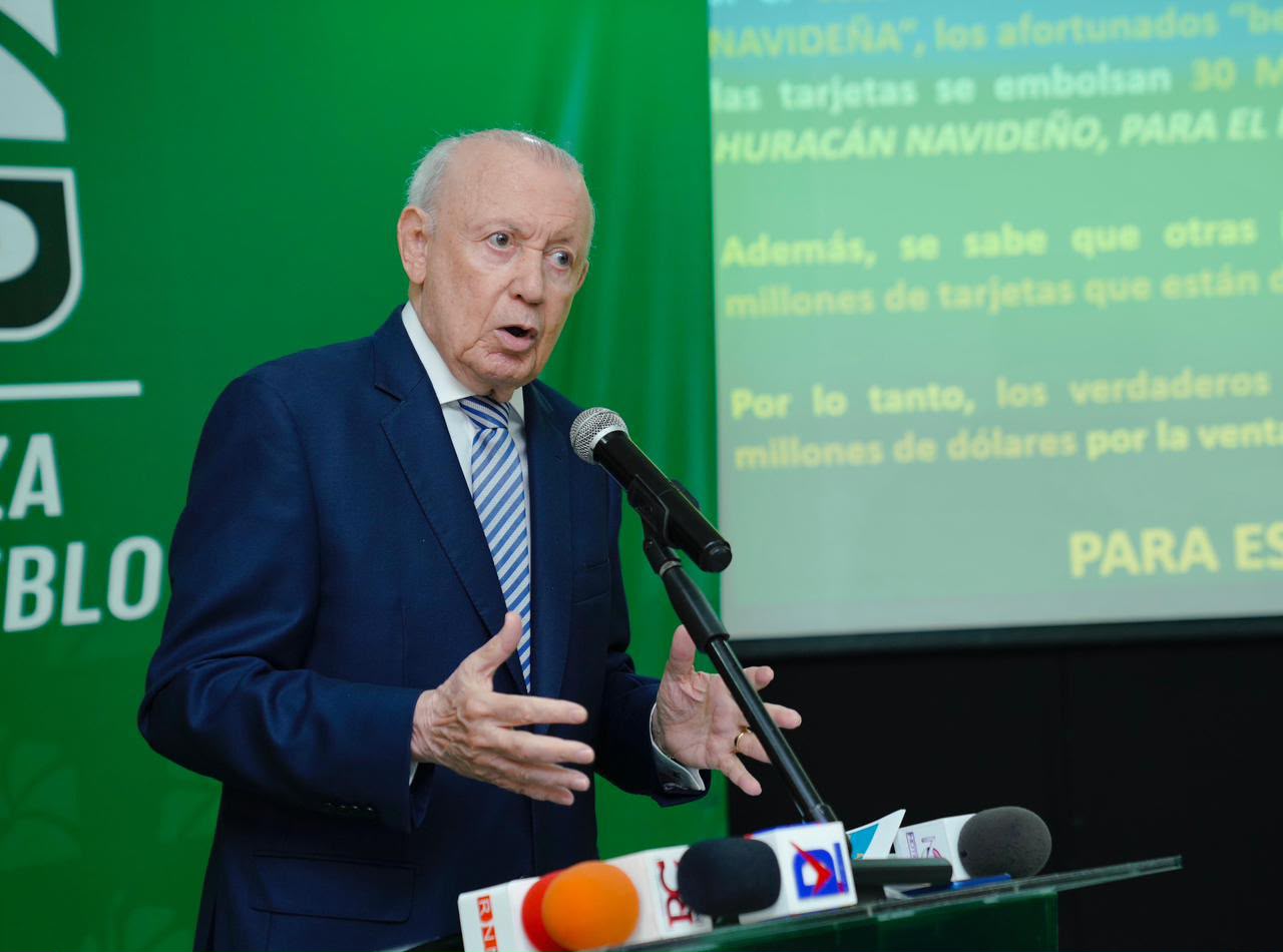 Rafael Alburquerque, exvicepresidente de la República y miembro de la Dirección Política de la Fuerza del Pueblo.