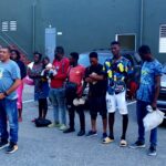 Un conductor que transportaba haitianos indocumentados en autobús en San Juan.