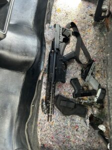 DNCD captura hombres drogas y armas.