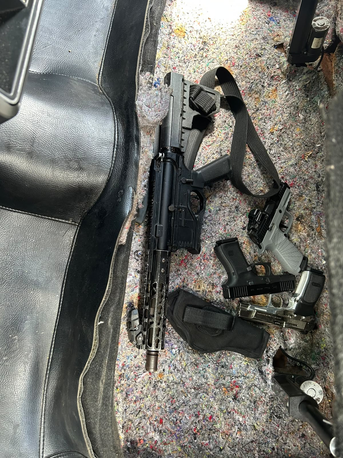 DNCD captura hombres drogas y armas.