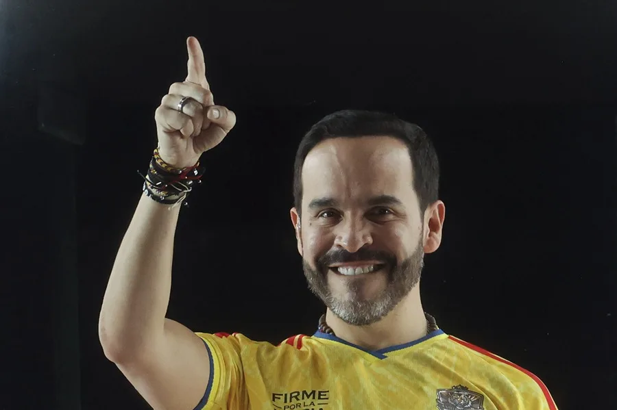 Fotografía del ultraderechista Abelardo de la Espriella en su discurso del domingo como ganador en los resultados preliminares de la segunda vuelta presidencial en Colombia. EFE/ Mauricio Dueñas Castañeda.
