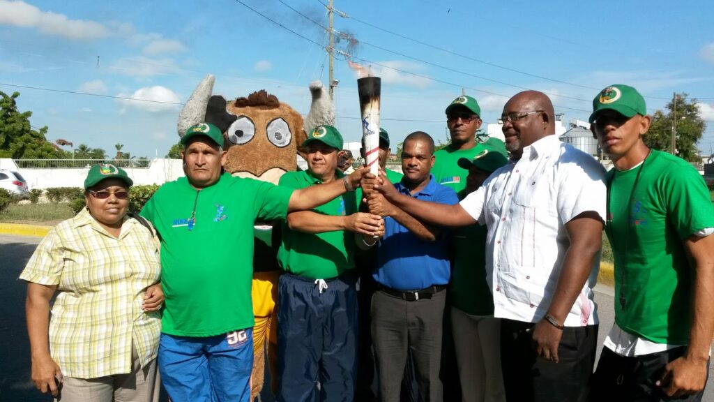 La Antorcha «Llama de los Valores» visita a San Pedro de Macoris
