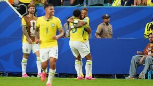Vinícius Júnior anotó dos goles, Matheus Cunha también marcó, Neymar regresó y Brasil, pentacampeón del mundo, venció a Escocia por 3-0 el miércoles, clasificándose para la fase eliminatoria como líder del Grupo C.
