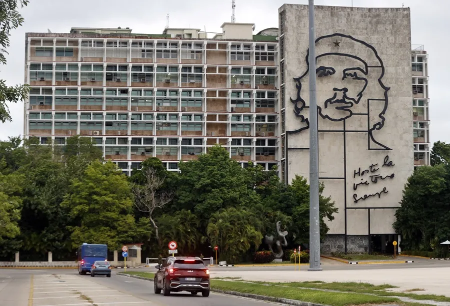 Cuba califica de «crimen» medidas de EE.UU. contra su economía
