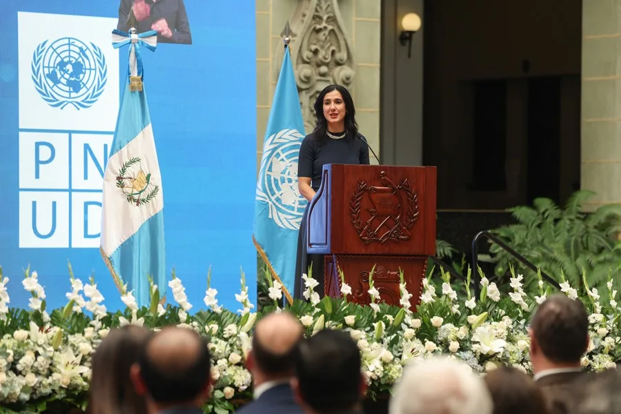 La subsecretaria General de las Naciones Unidas y Directora Regional para América Latina del PNUD, Michelle Muschett, habla en la presentación de un informe este miércoles, en Ciudad de Guatemala.