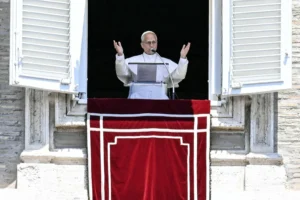 El papa León XIV, este domingo en el Vaticano. EFE/EPA/Riccardo Antimiani.