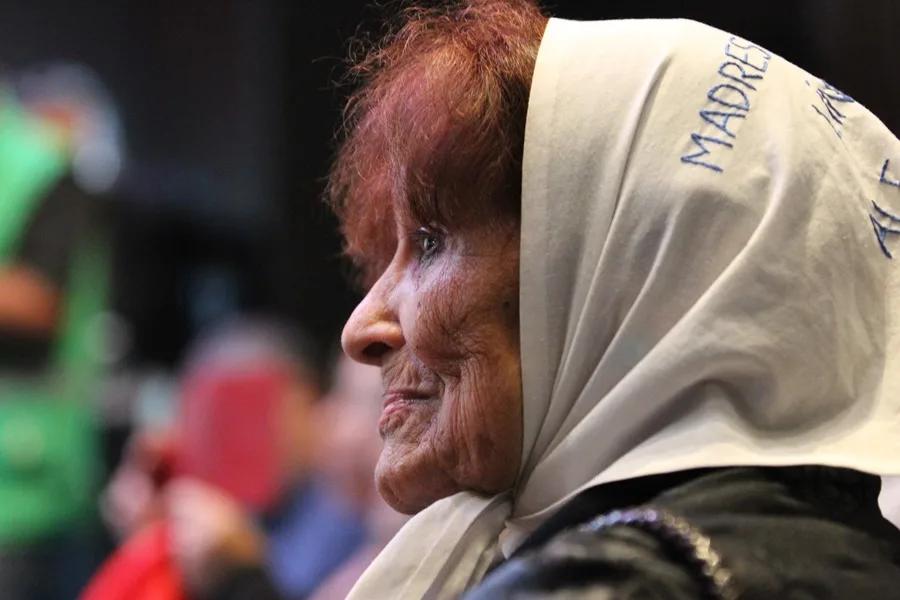 Fotografía de archivo de la presidenta de la organización Madres de Plaza de Mayo Línea Fundadora, Taty Almeida, durante un evento, en Buenos Aires (Argentina). EFE/Marina Guillén.
