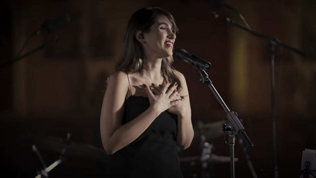 La cantante Parastoo Ahmadi