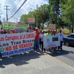 JDV de Los Tres Brazos protestan por necesidades sociales.