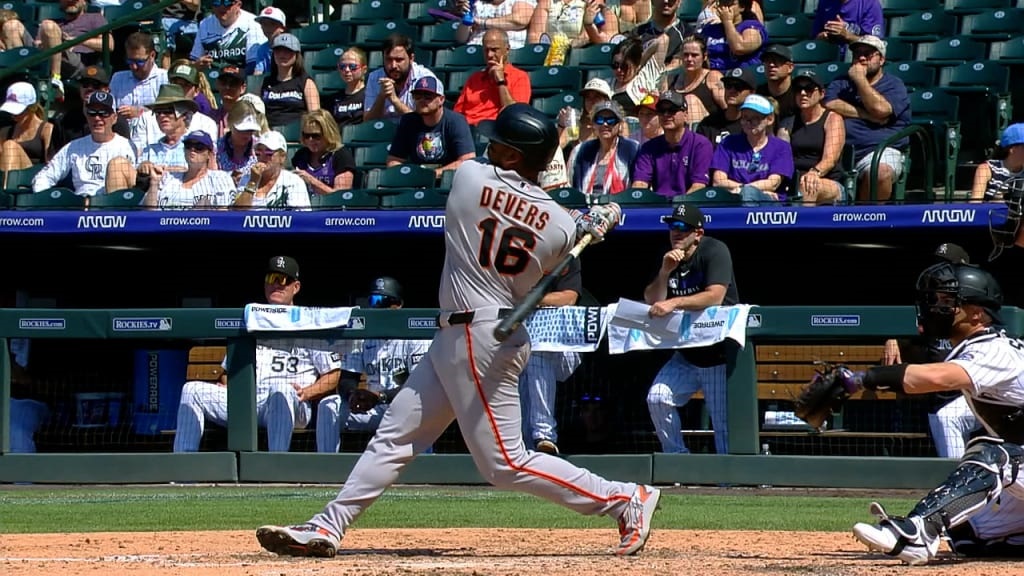 Rafael Devers conectó sus jonrones número 17 y 18, líderes del equipo, para San Francisco. El 17 fue de 420 pies y el 18 de 463 pies.
