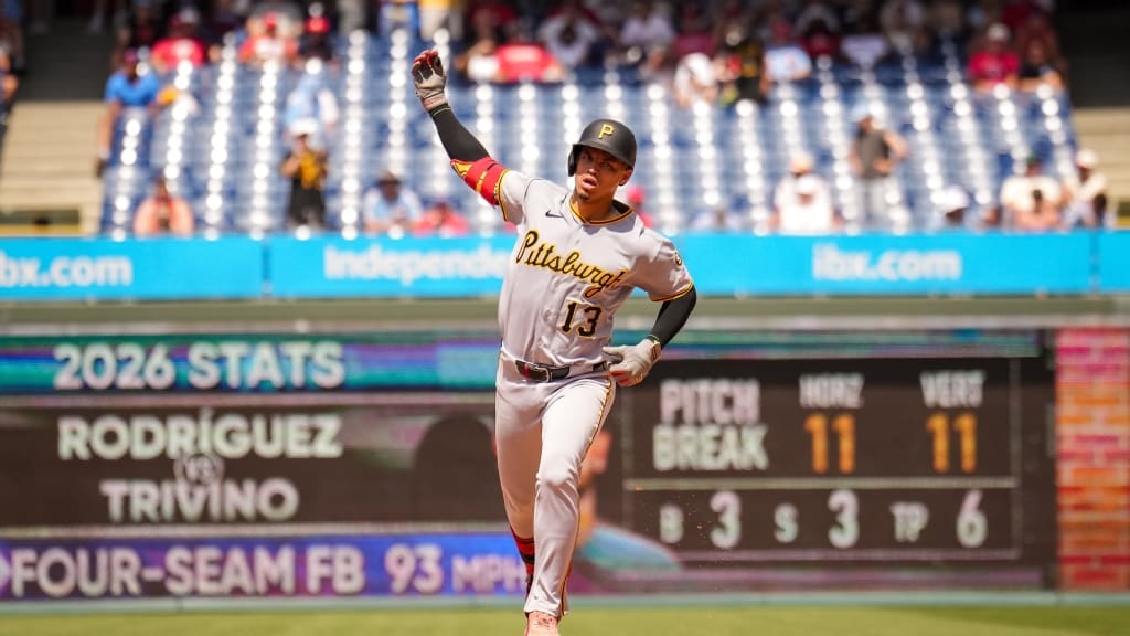 Endy Rodríguez de los Piratas de Pittsburgh.