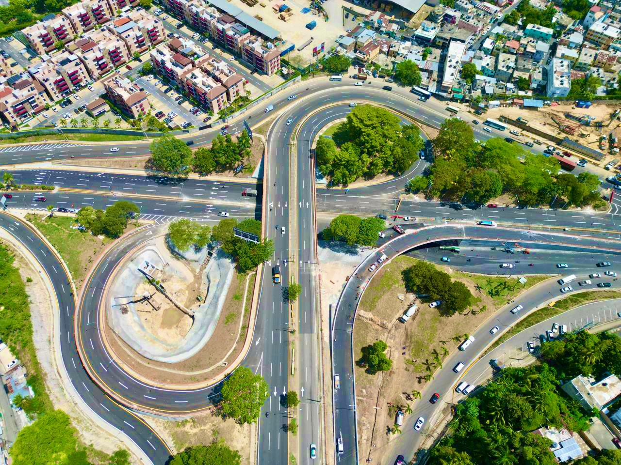 Paso a desnivel de la prolongación 27 de Febrero con avenida Isabel Aguiar,