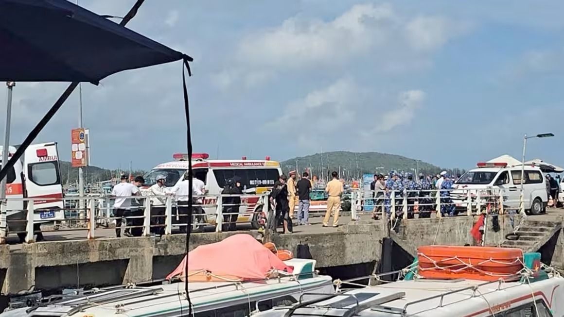 15 personas muertas tras naufragar bote