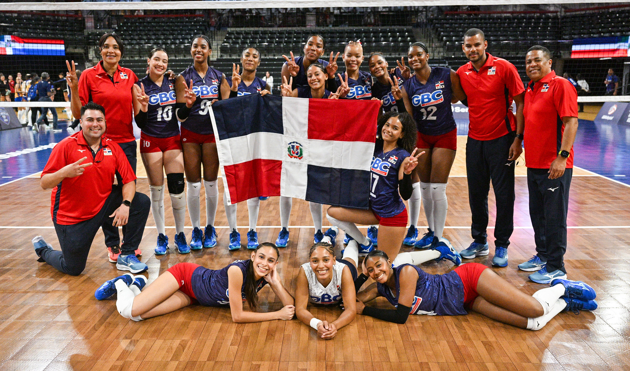 Las dominicanas celebran con alegría haber vencido 3-1 a Costa Rica para avanzar a la serie semifinales de la Copa Panamericana U-21