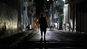 Cuba sufrió un nuevo apagón eléctrico generalizado la mañana de este martes, según información de la Unión Eléctrica (UNE) de la isla, publicada por la Empresa Eléctrica Camagüey.
