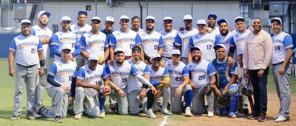 Banreservas cerró la ronda regular con marca perfecta para conquistar el primer lugar de su grupo en el IX Torneo de la Copa Gubernamental de Softbol 2026.