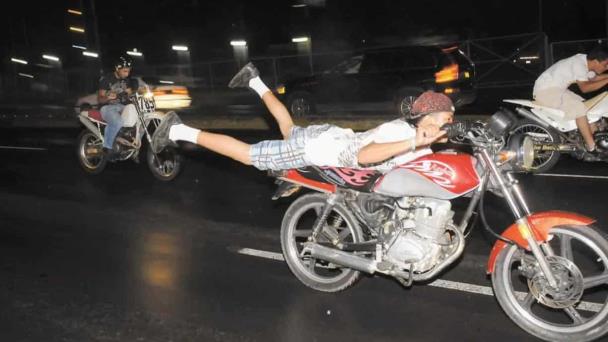 Carreras clandestinas de motores
