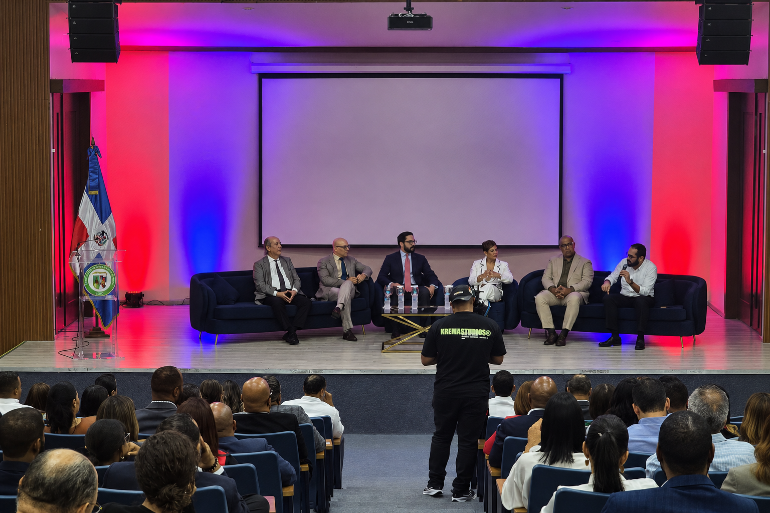 Panelistas del foro "Impacto del Nuevo Código Penal: ¿Avance o Retroceso?"