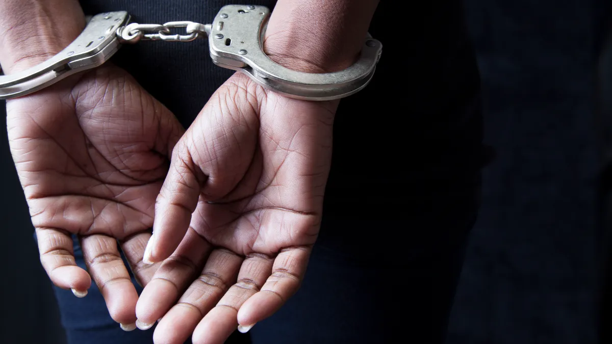 Arrestan a mujer acusada de secuestrar a su esposo en SDE