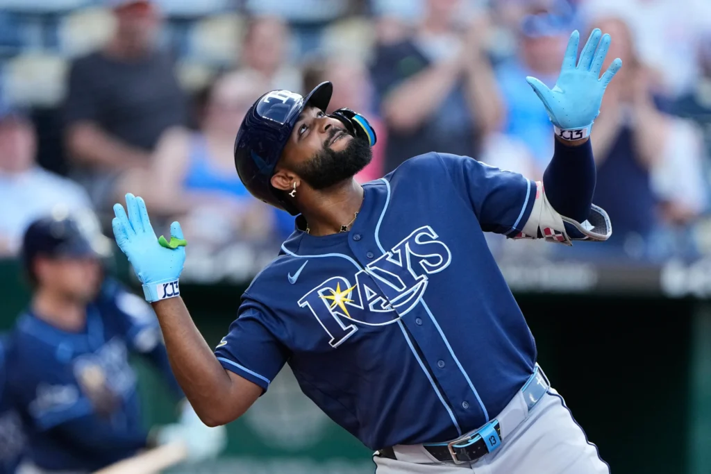 Junior Caminero conecta jonrón por quinto juego consecutivo y los Rays vencen a los Royals 10-4 en el primer partido de la serie.