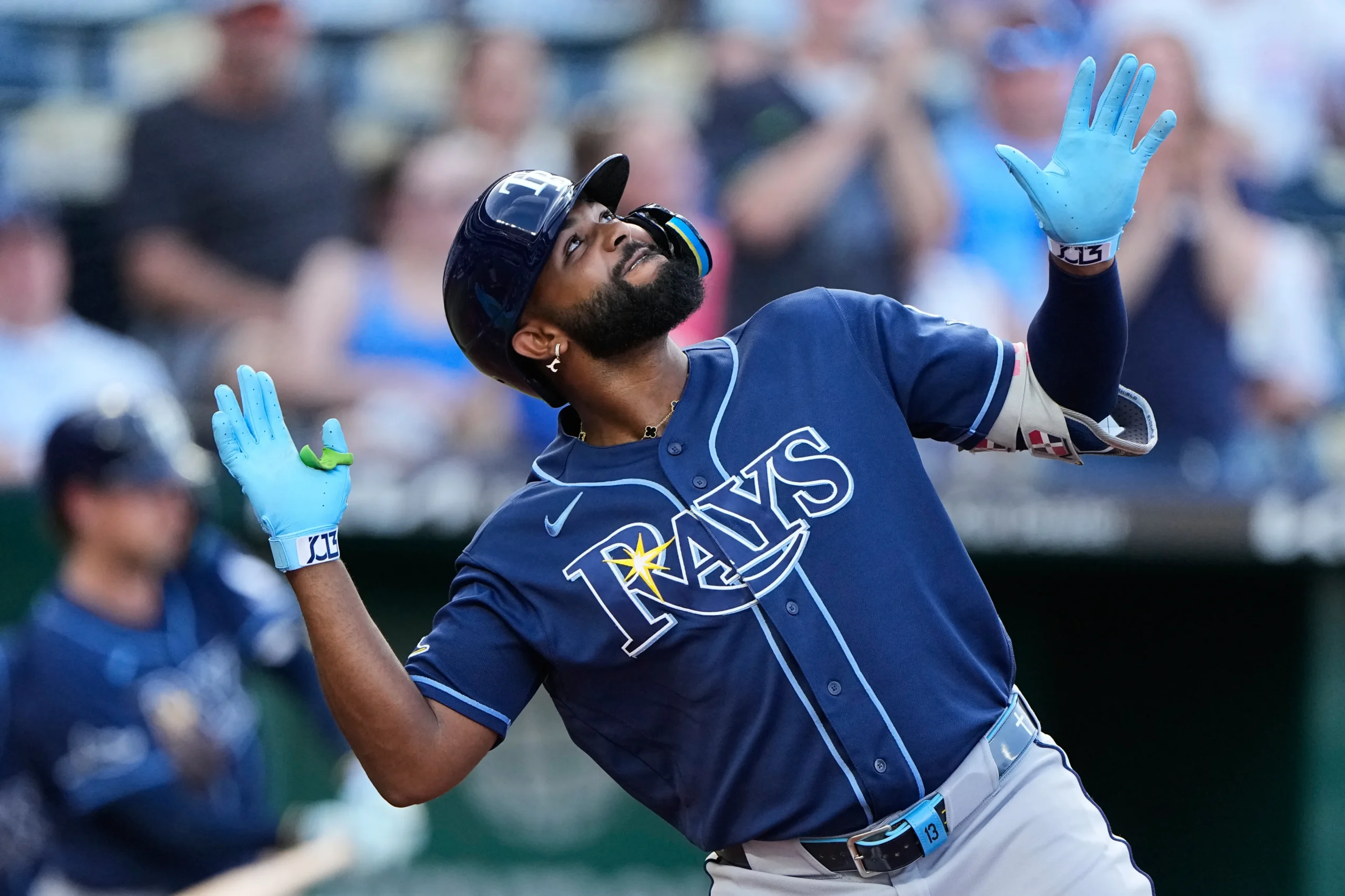 Junior Caminero conecta jonrón por quinto juego consecutivo y los Rays vencen a los Royals 10-4 en el primer partido de la serie.