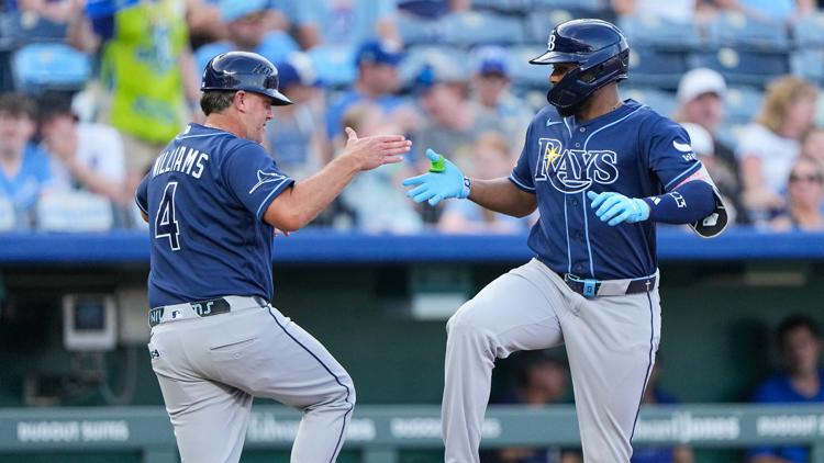 Junior Caminero celebra su octavo jonrón en últimos 7 juegos.