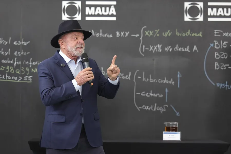 El presidente de Brasil, Luiz Inácio Lula da Silva, habla durante una visita al Instituto Mauá de Tecnología (IMT), en São Caetano do Sul (Brasil). EFE/ Sebastiao Moreira.