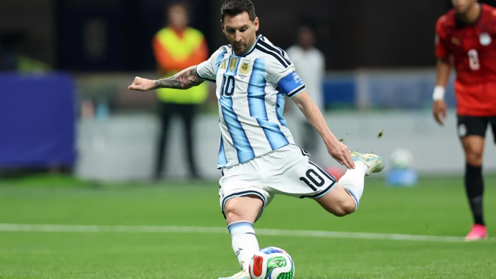 Messi y Argentina remontan un 2-0 en contra para vencer a Egipto en una remontada épica