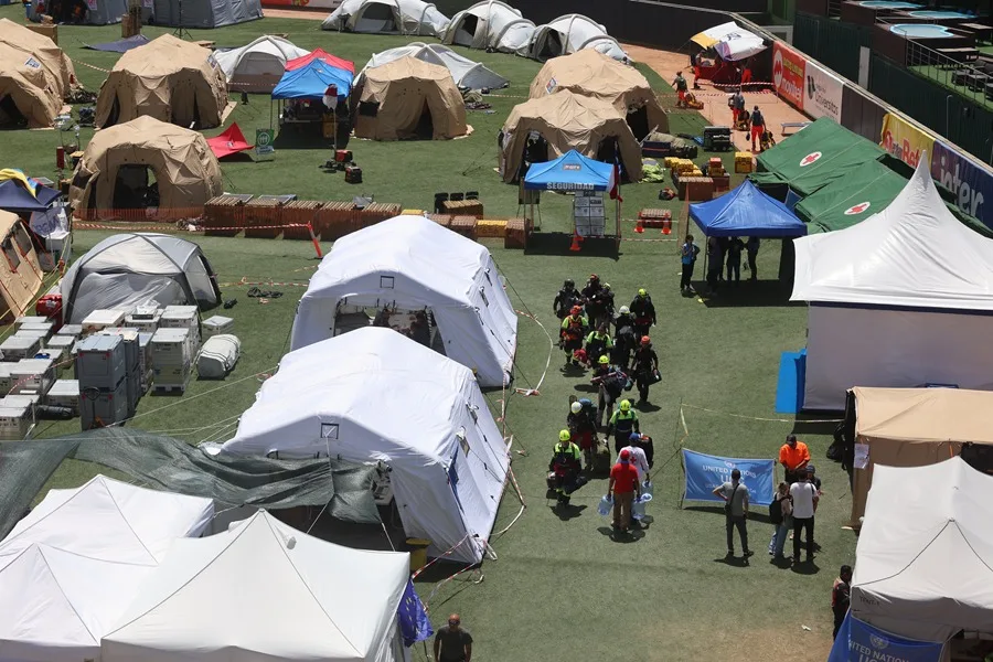 3,000 rescatistas salvan a 12 personas en Venezuela
