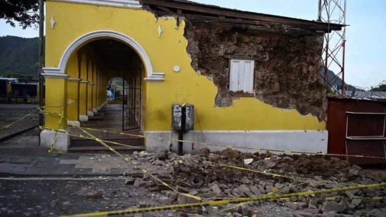 Guatemala contabiliza 131 sismos tras terremoto de magnitud 7.4 y mantiene vigilancia en zonas afectadas