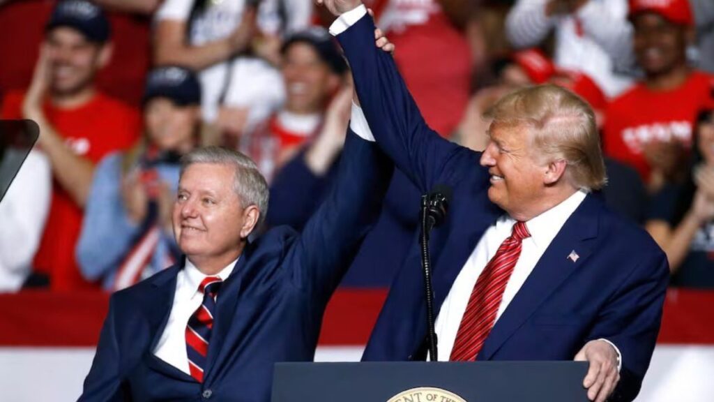 Senador Lindsey Graham junto al presidente Trump.