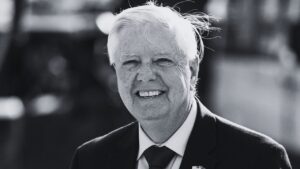 Senador Lindsey Graham.