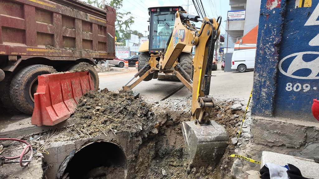 Trabajos en la Avenida Monumental.