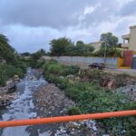 Cañada frente a la escuela Maria Teresa Quidiello del sector Canaán, SDO / Karina Jiménez