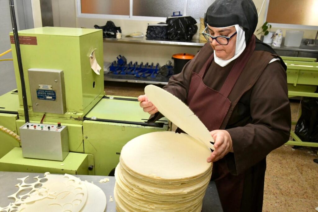 El secreto de las hostias: de qué están hechas y quién las fabrica