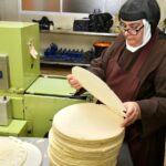 El secreto de las hostias: de qué están hechas y quién las fabrica