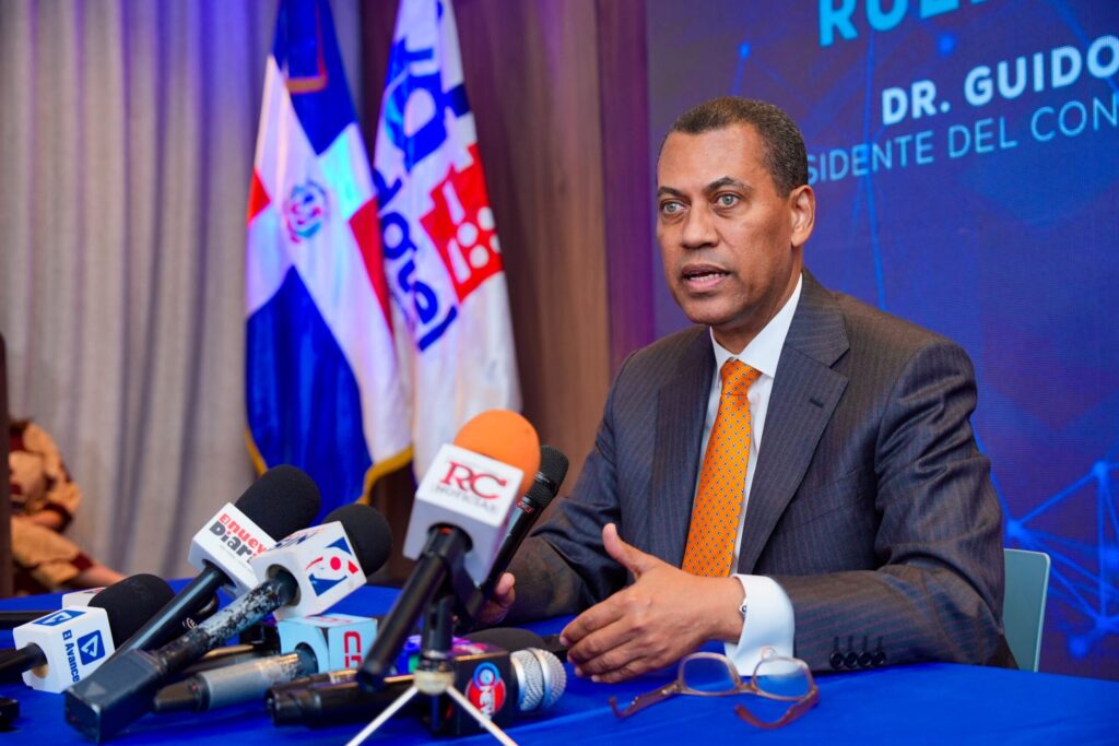 El presidente de Indotel, Guido Gómez Mazara.