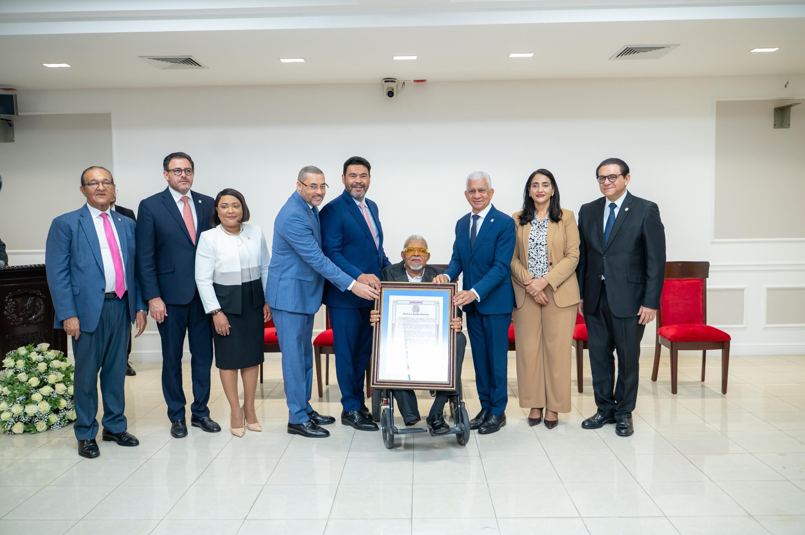 Senado entrega reconocimientos a varias personalidades de la sociedad dominicana.