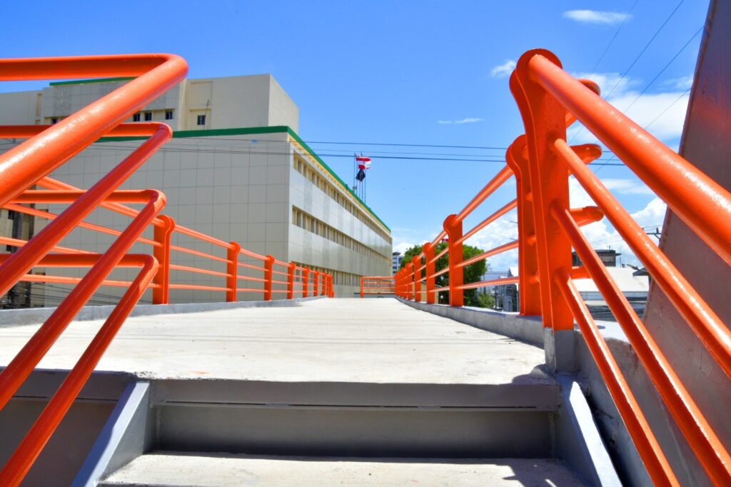 Obras Públicas habilita puente peatonal en la Ortega y Gasset