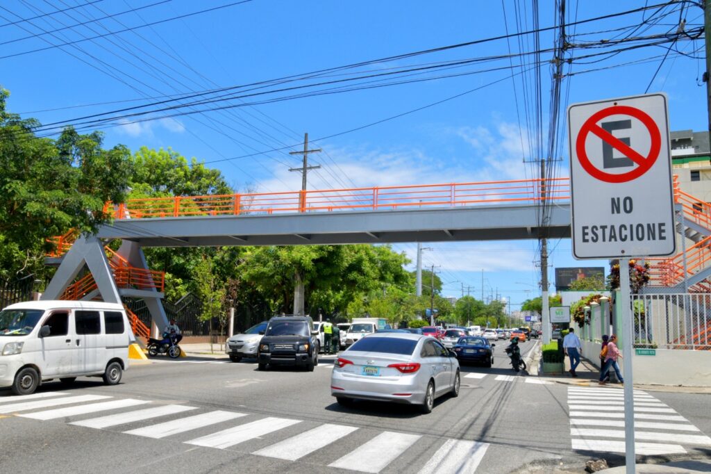 Puente peatonal de la avenida Ortega y Gasset