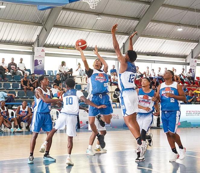 Los equipos que participan en el Torneo de Baloncesto Batallas de las Promociones están integrados por alumnos de término del bachillerato.