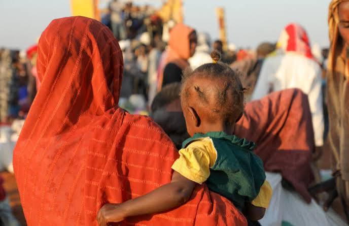 Recortes dejan sin servicios básicos a un millón de mujeres y niñas