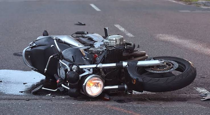 Motociclista fallece en accidente con camión en la Autopista Duarte